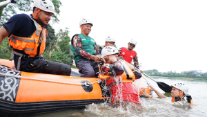 Pelatihan Water Rescue dan Aksi Bersih-Bersih Setu Jatijajar